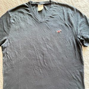 HOLLISTER V NECK T SHIRT SIZE M